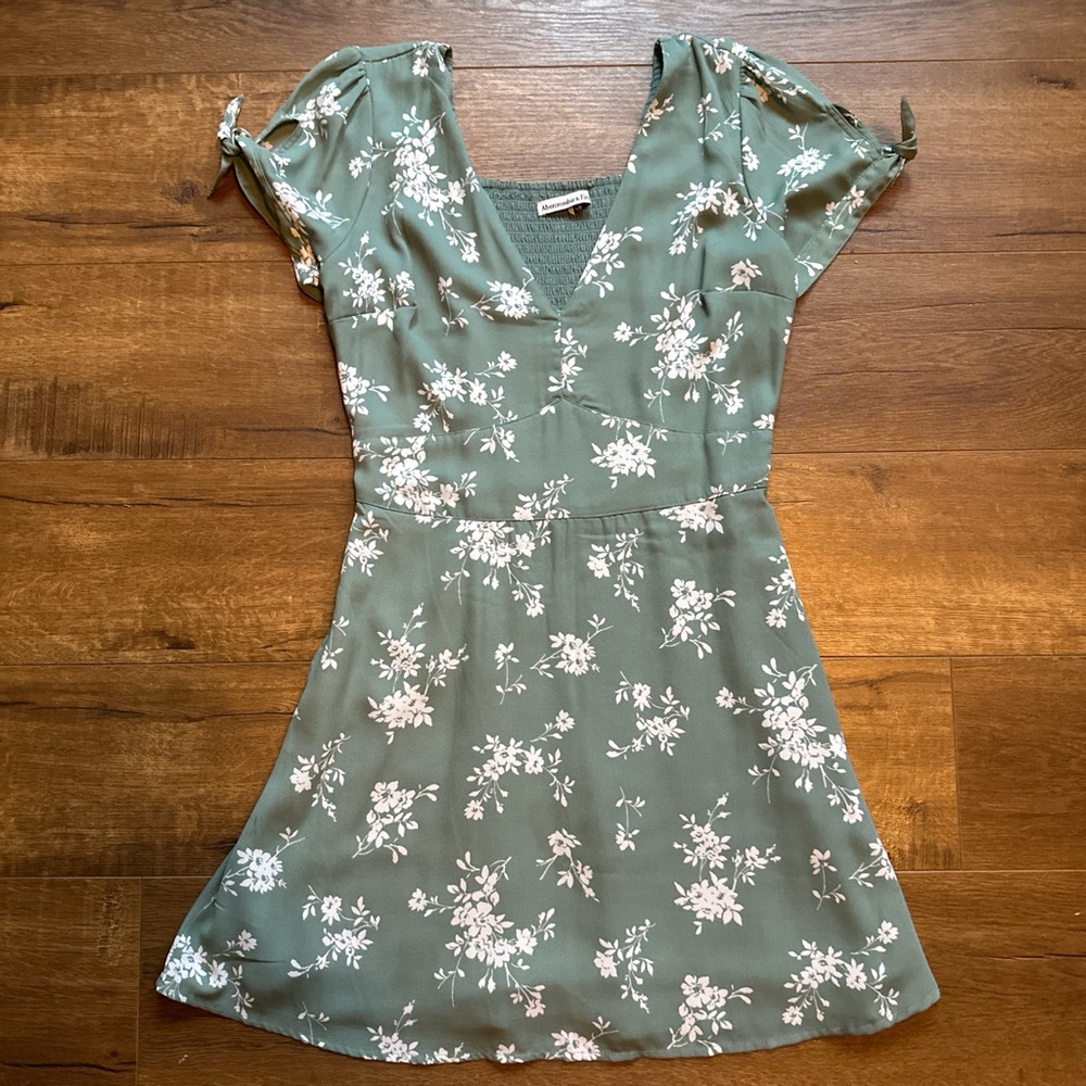 Floral Green Dress - Picture 3 of 9